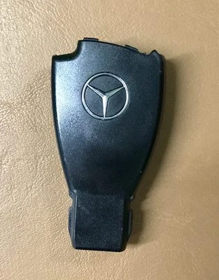 FUNDA LLAVERO MANDO A DISTANCIA MERCEDES BENZ CON BOTÓN DE PÁNICO Y LOGO Foto 1 de 4