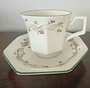 Johnson Brothers Eternal Beau Vintage Tea Cups And Saucer Set of (4) - Picture 1 of 6