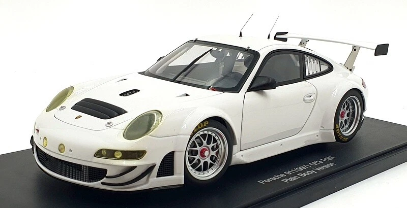 Autoart 1/18 Scale Diecast 80973 Porsche 911 (997) GT3 RSR 2009 Plain Body White - Image 1 of 4