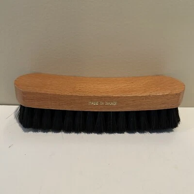 Cepillo de mango de madera para brillo de zapatos hecho en Israel Foto 1 de 4