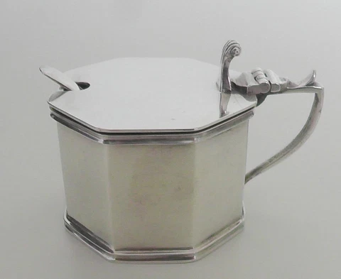 Solid Silver Mustard dated 1947 by J B Chatterly & Sons Cover