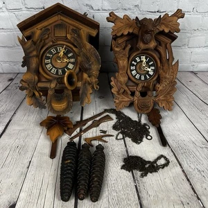 2 Vintage Jäger West Germany/Ausland Holz geschnitzt Kuckucksuhr Reparatur Projekt - Bild 1 von 24