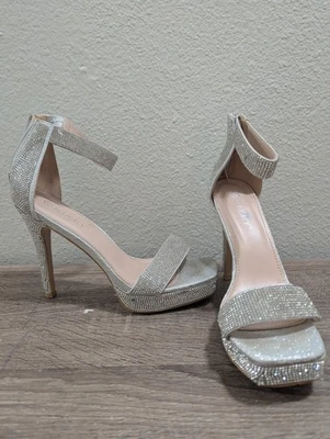 Delicacy Size 8.5 Silver Rhinestone Formal Heels Pumps Wedding Shoes - Image 1 of 4