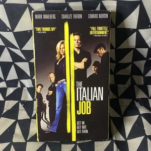 The Italian Job VHS Tape Mark Wahlberg - Former Blockbuster Rental - Foto 1 di 11