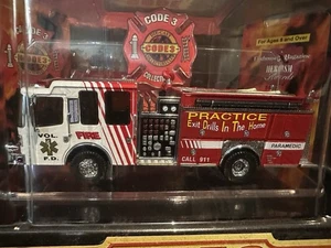 CODE 3 FIRE ENGINE PRACTICE EXIT DRILLS IN THE HOME SCALE 1/64 ***NEW IN DOME*** - Picture 1 of 3