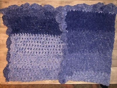 Cobertor de chenille robusto de crochê à mão 42” x 42” tons de azul - Imagem 1 de 2