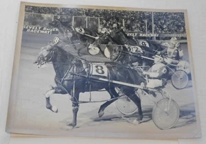 1972 Harness Racing Press Photo Roosevelt Raceway Walk Alone Norman Dauplaise - Bild 1 von 2