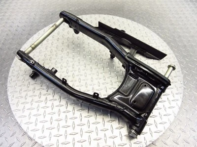 2016 16-19 Triumph Street braço oscilante traseiro duplo braço oscilante eixo oscilante corrente protetor fabricante de equipamento original - Imagem 1 de 4