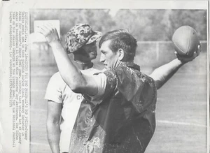 Foto originale 1971 Johnny Unitas HOF Roy Jefferson Baltimore Colts AP Type3 filo - Foto 1 di 2
