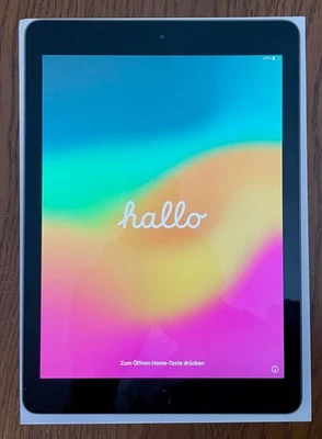 Apple iPad 6. Generation (2018) 32GB, WLAN, 9,7 Zoll - Spacegrau - Bild 1 von 3