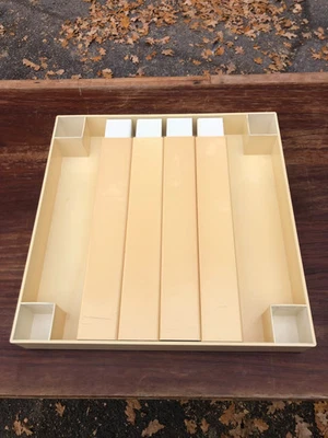 Vintage square plastic side-table with 4 removable legs, was white now cream - Image 1 of 4