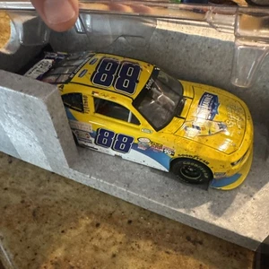 Dale Earnhardt Jr #88 Hellmann’s Richmond Win 2016 Camaro Raced Version NASCAR - Picture 1 of 2