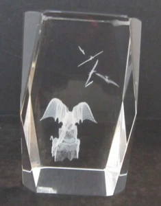 Vintage lasergravierter holografischer Drache Briefbeschwerer - 2" Quadrat x 3" hoch - Bild 1 von 8