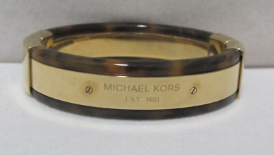 Brazalete MICHAEL KORS Gold Heritage Logo Placa Tortuga Bisagras $125 MKJ5603 Foto 1 de 4