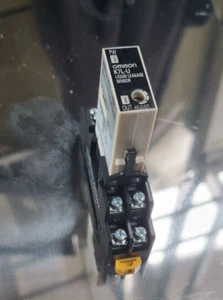 OMRON K7L-U (D) LIQUID LEAKAGE SENSOR W/ P2RF-08 BASE (IN31S3B2) - Imagen 1 de 4