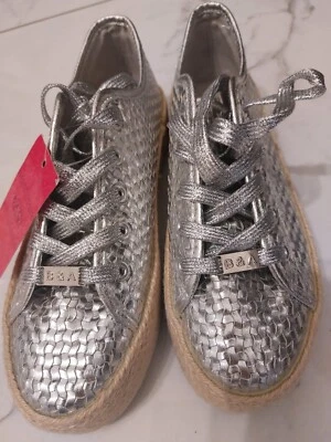 SCARPE DONNA BACI E ABBRACCI NUOVE ARGENTO LUCIDE NUMERO 39 MEMORY FOAM - Immagine 1 di 4