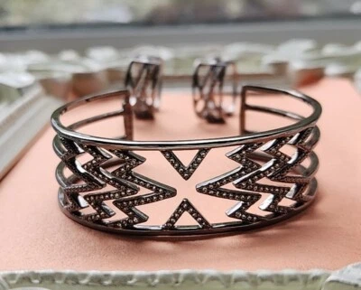 Stella and Dot(环状耳环带宝石和袖口手链套装) — 第 1/4 张图片