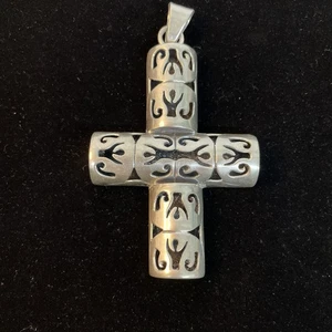 Brenda Schoenfeld 1998 Sterling Silver Cross Pendant with Open Work - 39.9 Grams - Picture 1 of 8