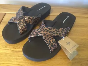 Dunlop ""Leo"" Damen, niedrige Keilabsatz-Sandalen, Flip-Flop, Größe 6, Choc Leopard - NEU - Bild 1 von 6