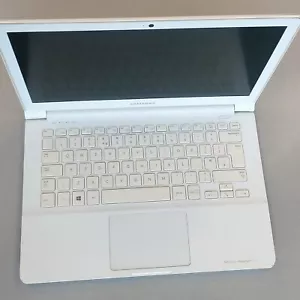 Samsung NP905S3G 13.3” AMD 1.40GHz 4GB RAM 128GB SSD Laptop Notebook - Picture 1 of 6