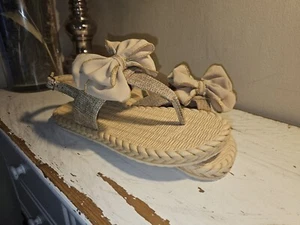 Nuevo con etiquetas Sandalias para mujer Mimbre Elásticas Tacón Ajustable Sin Cordones con Arco Talla 8 - Imagen 1 de 7