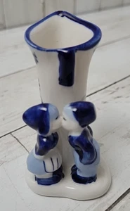 Vintage Delft Blue Heart Vase Dutch Couple Kissing Hand painted Holland 3.5" - Picture 1 of 6