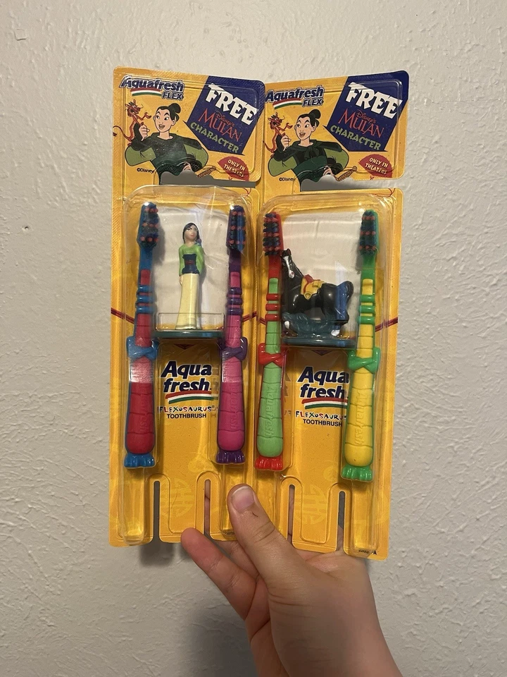 Juego de 2 cepillos de dientes Aquafresh Flex Flexosaurus para niños Disney Mulan vintage 1998 Foto 1 de 4
