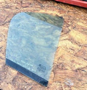 VAUXHALL ASTRA H  REAR RIGHT WINDOW QUARTER GLASS OSR 2006 - 2010 - Picture 1 of 8