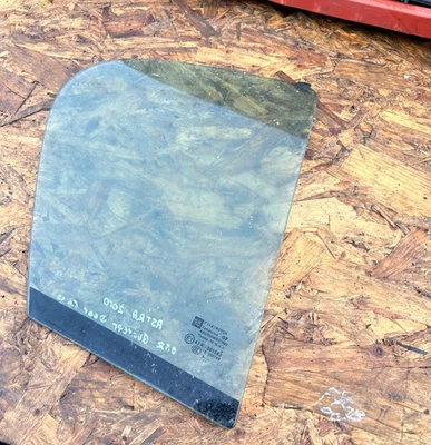 VAUXHALL ASTRA H  REAR RIGHT WINDOW QUARTER GLASS OSR 2006 - 2010 - Image 1 of 4