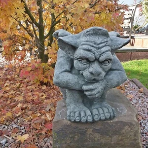 Steinfigur Gargoyle Torwächter Mauerhocker massiv Steinguss frostsicher 15 kg - Bild 1 von 5