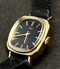 Vintage Neu 1980 Timex Damen 27 mm mechanische Uhr gold blaues Zifferblatt schwarzes Leder