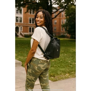 NOEL ASMIR PEBBLED LEATHER BACKPACK NWOT EQUESTRIAN FIRENZE PREPPY OFFICE STURDY - Bild 1 von 12