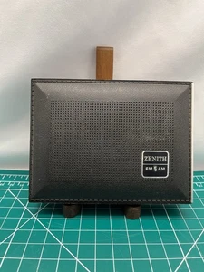 Radio de Bolsillo Zenith Fm/am Modelo Rb21y Raro - Imagen 1 de 6