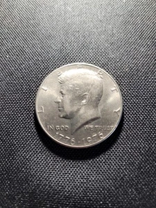 1776-1976 Bicentennial Kennedy Half Dollar No Mint Mark - Picture 1 of 4
