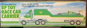 NUOVO! 1993 Vintage BP Toy Race Car Car Carrier Truck & Indy Racer #14 F1 Formula Uno - Foto 1 di 9