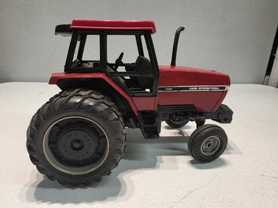 1/16 Ertl Case IH Maxxum 5120 Row Crop Tractor Duals Special Edition Red USA - Image 1 of 4