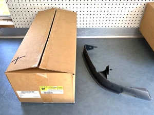 GM OEM NOS 15102067 Passenger Front Bumper Filler 1999-2007 GMC Sierra 1500 - Picture 1 of 2