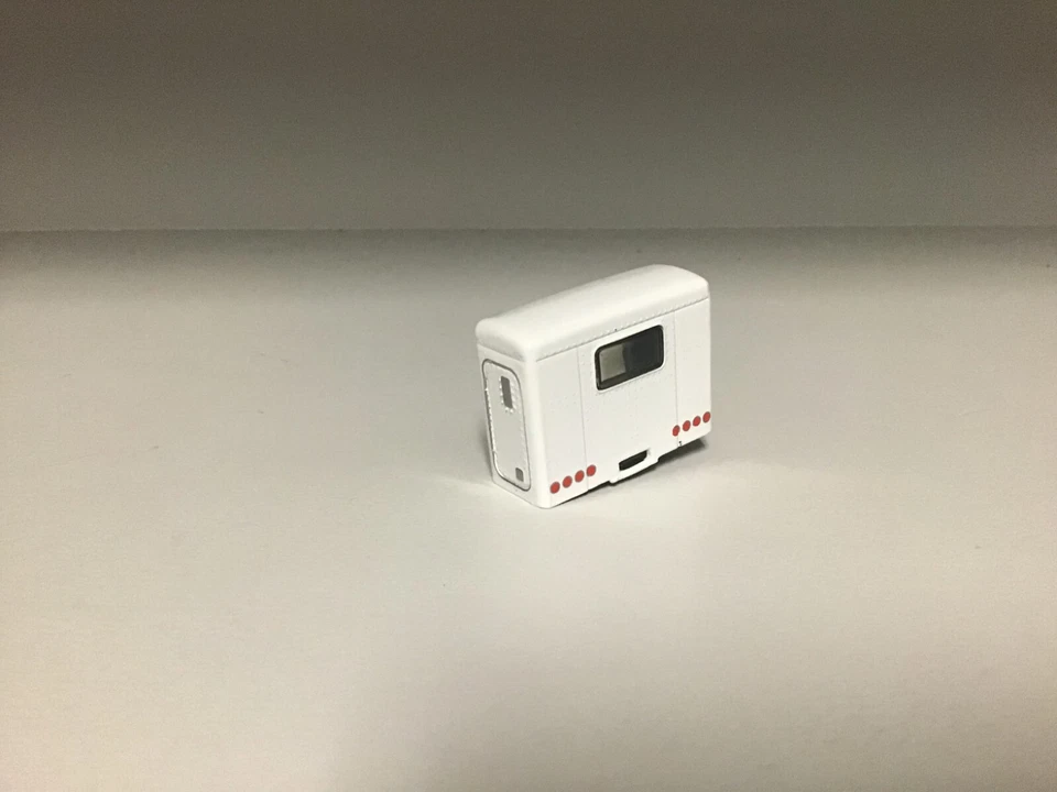 WHITE DCP 1/64 PETERBILT 389/379/359 36" FLAT TOP SLEEPER 8 RED LIGHTS - Image 1 of 1