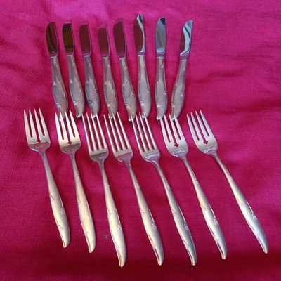 JOB LOT OF RETRO 1960s COMMUNITY PLATE CUTLERY 'FLORAL DESIGN' - Image 1 of 4