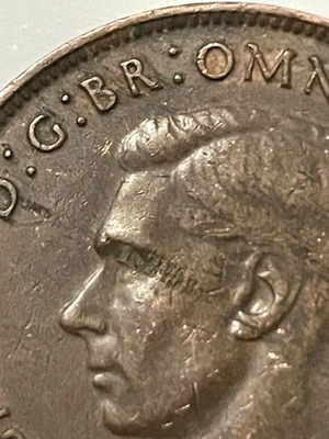 👀AUSTRALIAN 1945 PENNY COIN PLANCHET FLAW ERROR 👀 - Image 1 of 3