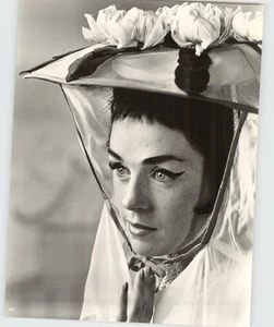 Foto de prensa 1969 cantante de ópera Valerie Masterson película musical "THE MIKADO" - Imagen 1 de 2