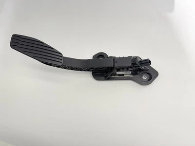 2019-2024 GMC Sierra Silverado 1500 Gas Accelerator Throttle Foot Pedal 84024307 - Image 1 of 4
