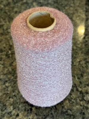 SOFT Light 紫色圆锥形秘鲁婴儿羊驼/棉/尼龙混合纱线 7.5 盎司 — 第 1/4 张图片