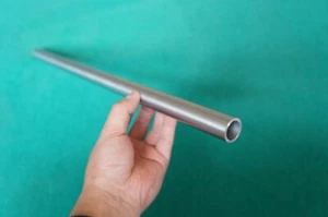 Tubo redondo sin costuras de titanio grado 9 (0,866"" x 0,086"" x 20"") de 3al-2,5 V - Imagen 1 de 4