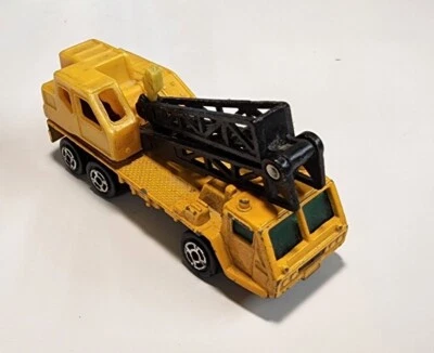 Винтажный литой/пластиковый желтый кран для грузовика Mitsubishi Fuso HO других производителей  - Изображение 1 из 4