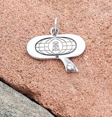 Colgante retirado James Avery Oil Rig con diamante de plata de ley Foto 1 de 4