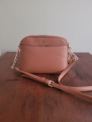 Cartera bandolera de cuero vegano Nanette Lepore para mujer Foto 1 de 4