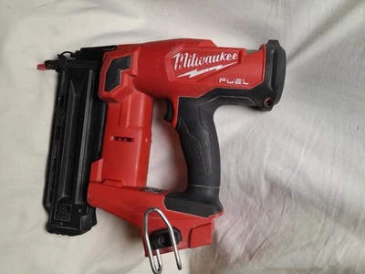 Milwauke 2746-20  M18 FUEL 18 Gauge Brad Nailer - Functions 100%. - Image 1 of 4