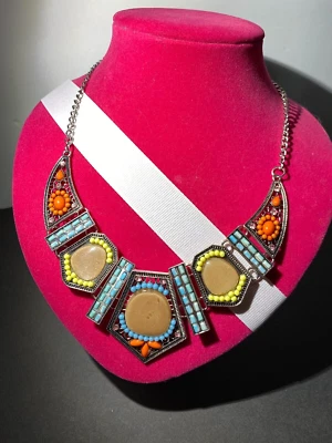 COLLAR BETSEY JOHNSON FANTASY ISLAND TIME MULTICOLOR LUCITE Y CUENTAS Foto 1 de 4