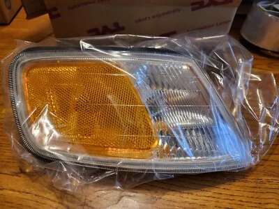 TYC 18-1982-00 Honda Accord (1994-97) Front R.H.(Passenger) Front Parking Light  - Image 1 of 2